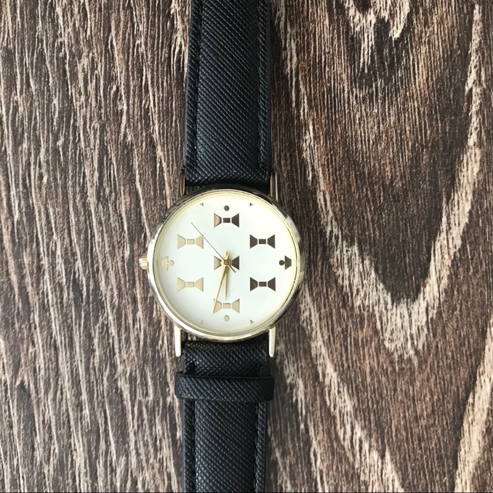 💥4/$25💥 Beautiful Gold Accent Bow Watch